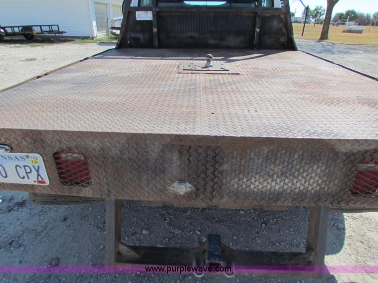 image for item B7490 2000 Ford F550 XL Super Duty flatbed pickup truck