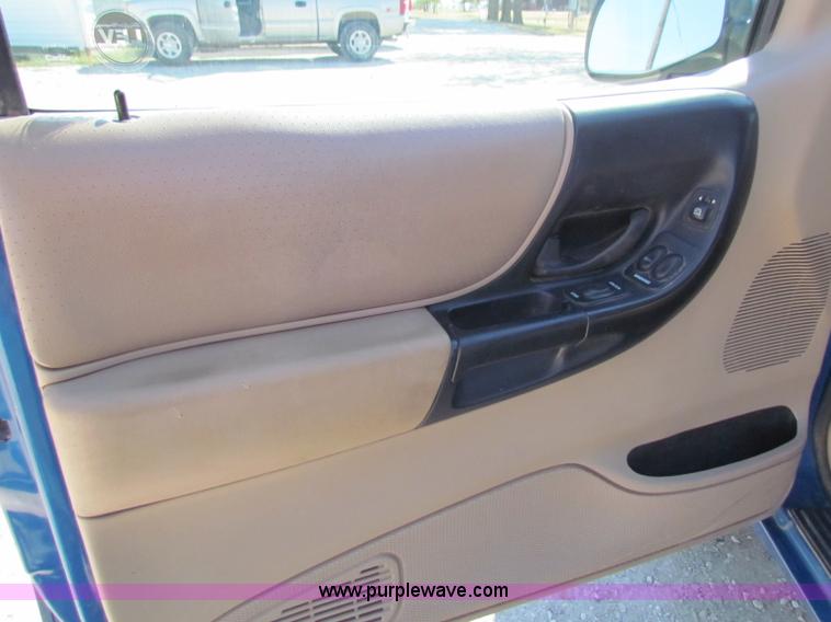 image for item B7495 2001 Ford Ranger Edge SuperCab pickup truck