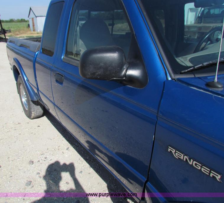 image for item B7495 2001 Ford Ranger Edge SuperCab pickup truck