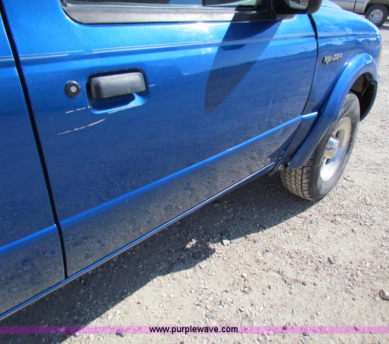image for item B7495 2001 Ford Ranger Edge SuperCab pickup truck