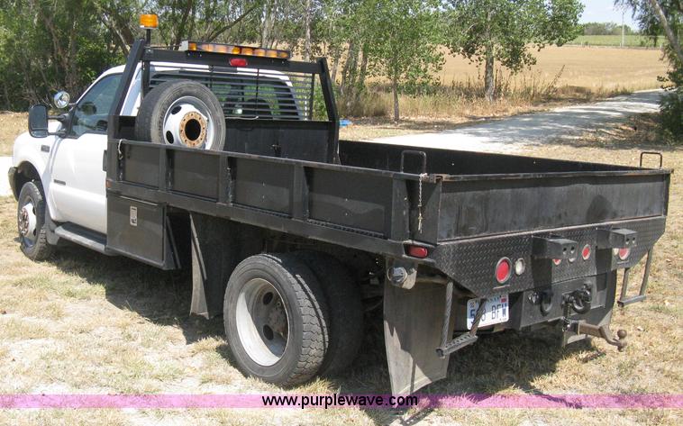 image for item B8057 2000 Ford F450 XL Super Duty flatbed pickup truck