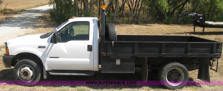 image for item B8057 2000 Ford F450 XL Super Duty flatbed pickup truck