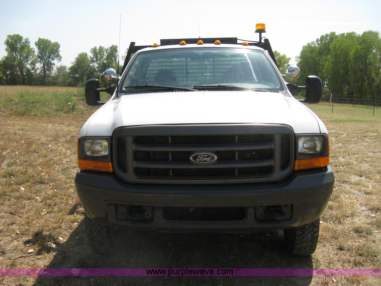 image for item B8057 2000 Ford F450 XL Super Duty flatbed pickup truck