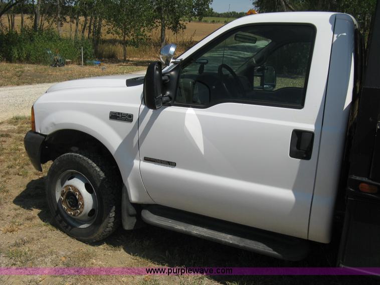 image for item B8057 2000 Ford F450 XL Super Duty flatbed pickup truck