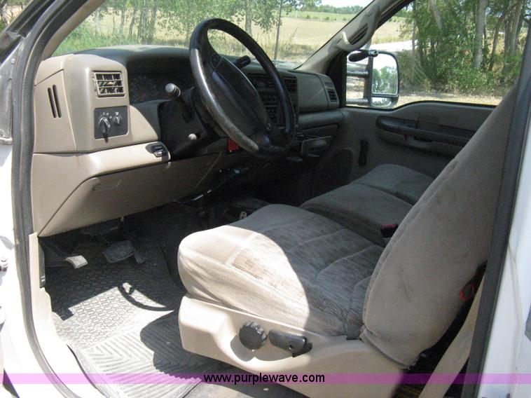 image for item B8057 2000 Ford F450 XL Super Duty flatbed pickup truck