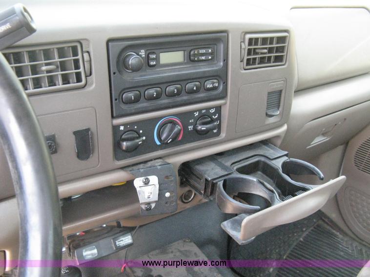 image for item B8057 2000 Ford F450 XL Super Duty flatbed pickup truck