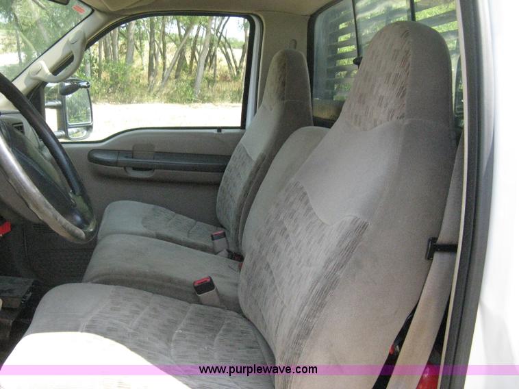 image for item B8057 2000 Ford F450 XL Super Duty flatbed pickup truck