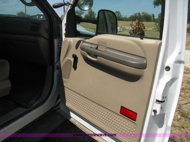 image for item B8057 2000 Ford F450 XL Super Duty flatbed pickup truck