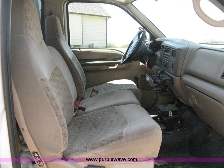 image for item B8057 2000 Ford F450 XL Super Duty flatbed pickup truck