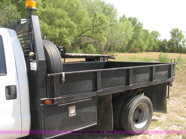 image for item B8057 2000 Ford F450 XL Super Duty flatbed pickup truck