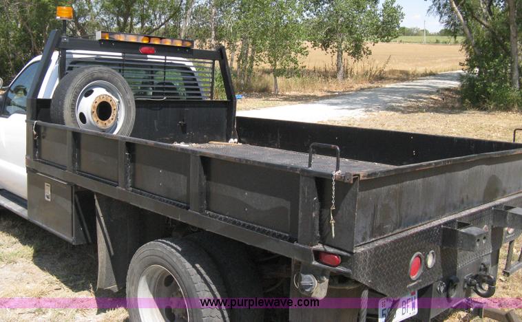 image for item B8057 2000 Ford F450 XL Super Duty flatbed pickup truck