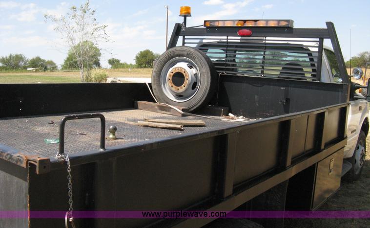 image for item B8057 2000 Ford F450 XL Super Duty flatbed pickup truck