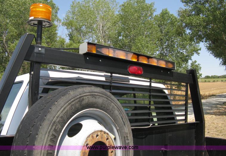 image for item B8057 2000 Ford F450 XL Super Duty flatbed pickup truck