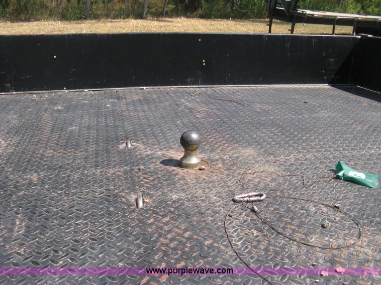 image for item B8057 2000 Ford F450 XL Super Duty flatbed pickup truck