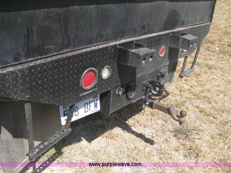 image for item B8057 2000 Ford F450 XL Super Duty flatbed pickup truck