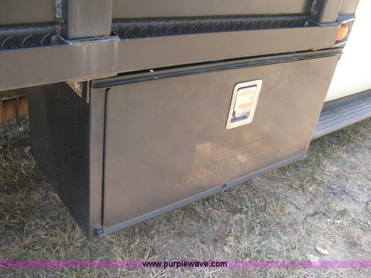 image for item B8057 2000 Ford F450 XL Super Duty flatbed pickup truck