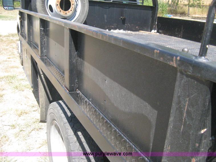 image for item B8057 2000 Ford F450 XL Super Duty flatbed pickup truck