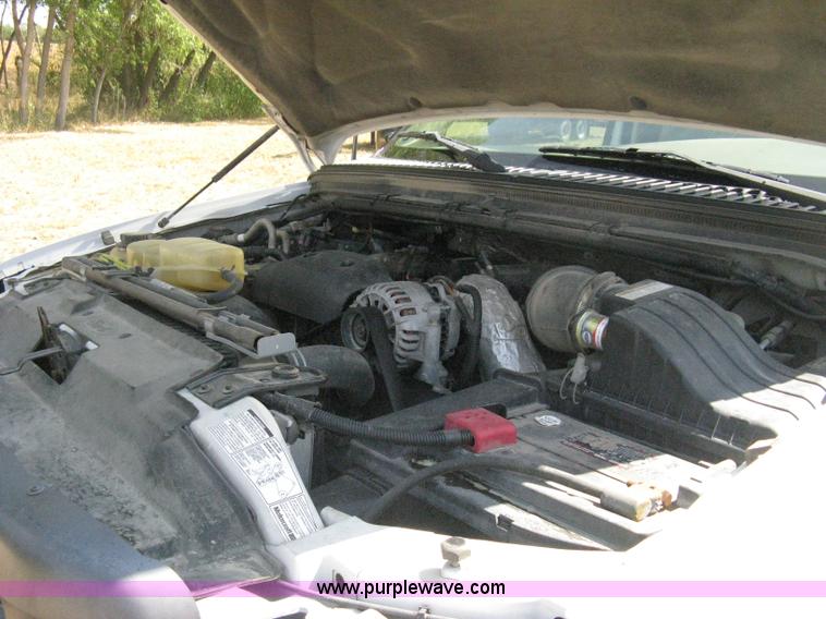 image for item B8057 2000 Ford F450 XL Super Duty flatbed pickup truck