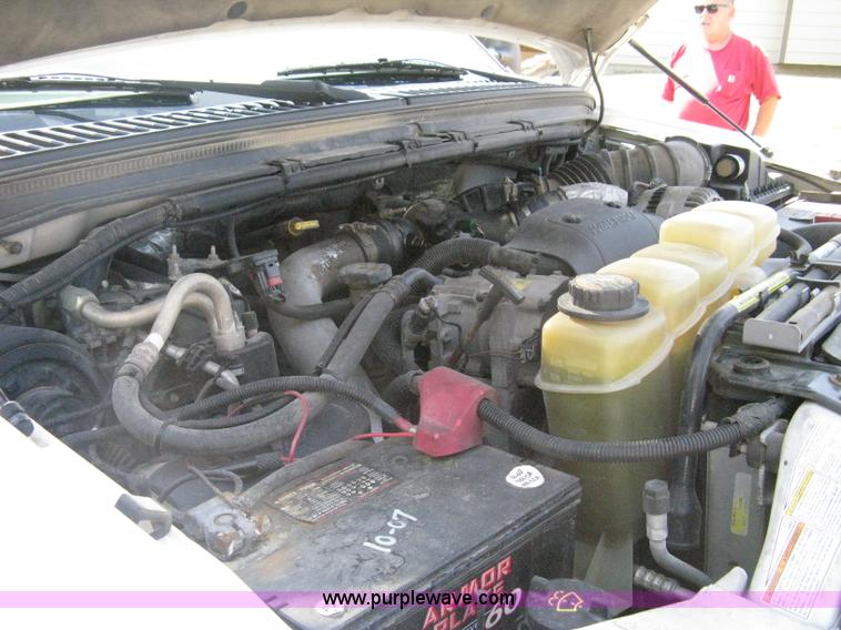 image for item B8057 2000 Ford F450 XL Super Duty flatbed pickup truck