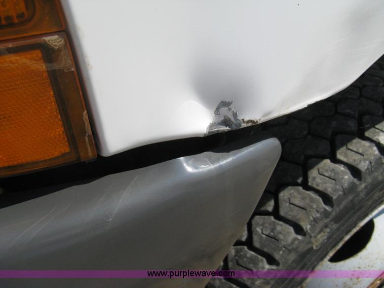 image for item B8057 2000 Ford F450 XL Super Duty flatbed pickup truck