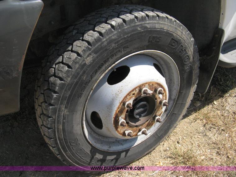 image for item B8057 2000 Ford F450 XL Super Duty flatbed pickup truck