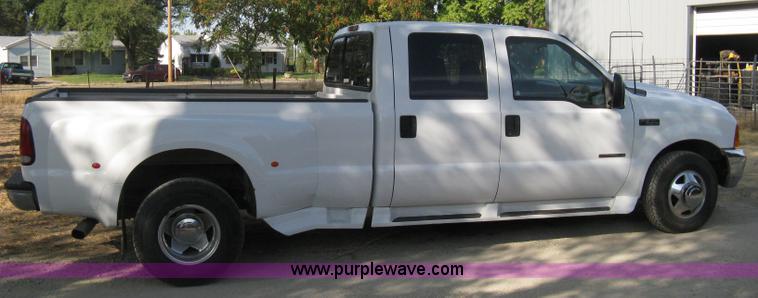 image for item B8062 2000 Ford F350 XLT Super Duty crew cab pickup truck