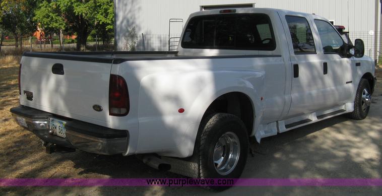 image for item B8062 2000 Ford F350 XLT Super Duty crew cab pickup truck