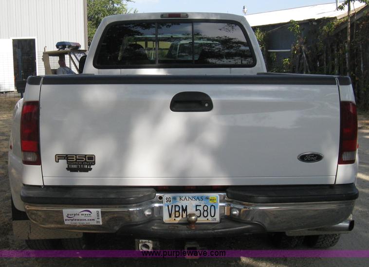 image for item B8062 2000 Ford F350 XLT Super Duty crew cab pickup truck