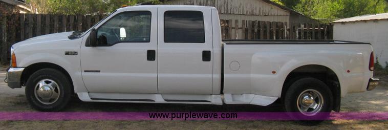 image for item B8062 2000 Ford F350 XLT Super Duty crew cab pickup truck