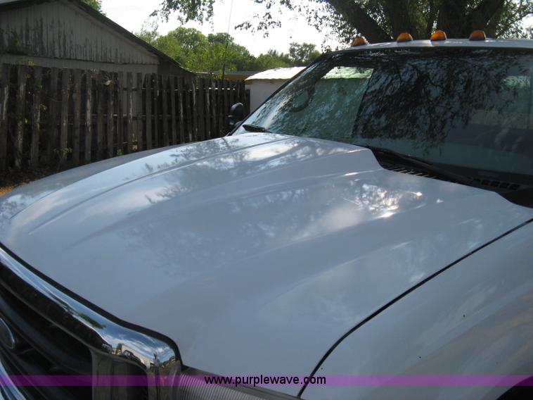 image for item B8062 2000 Ford F350 XLT Super Duty crew cab pickup truck