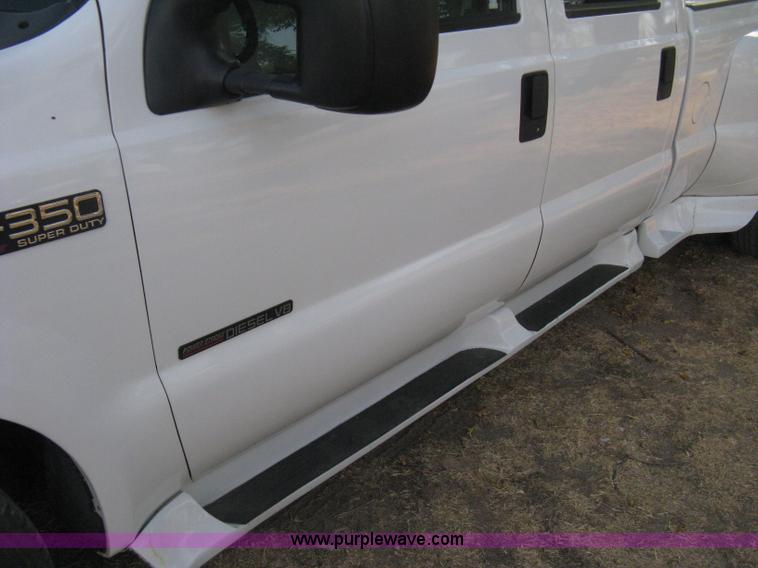 image for item B8062 2000 Ford F350 XLT Super Duty crew cab pickup truck