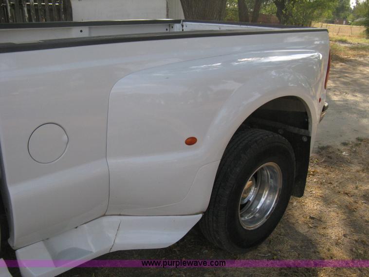 image for item B8062 2000 Ford F350 XLT Super Duty crew cab pickup truck