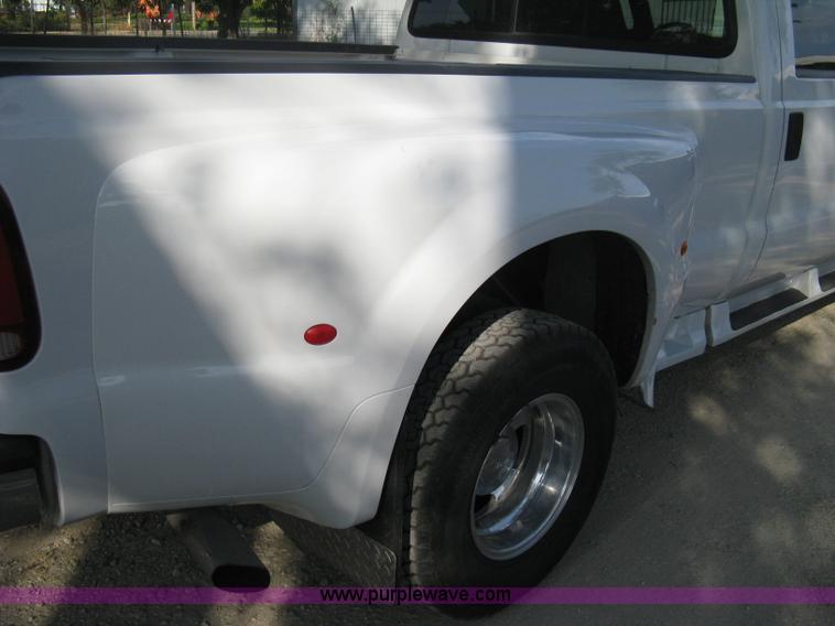 image for item B8062 2000 Ford F350 XLT Super Duty crew cab pickup truck