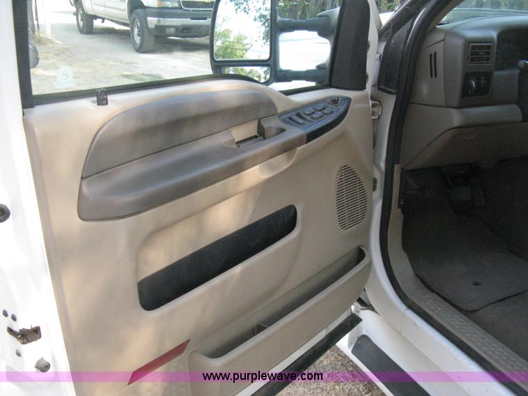 image for item B8062 2000 Ford F350 XLT Super Duty crew cab pickup truck