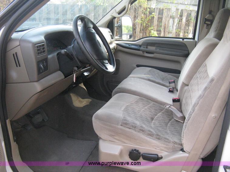 image for item B8062 2000 Ford F350 XLT Super Duty crew cab pickup truck