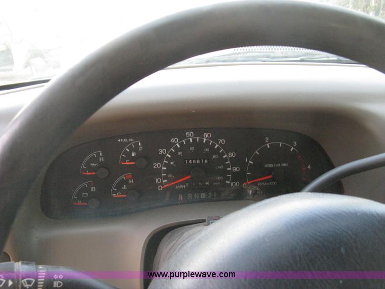 image for item B8062 2000 Ford F350 XLT Super Duty crew cab pickup truck