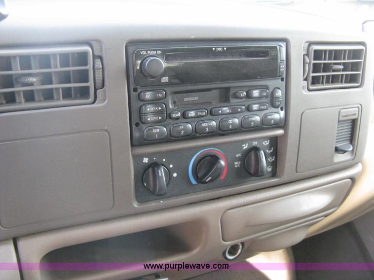 image for item B8062 2000 Ford F350 XLT Super Duty crew cab pickup truck