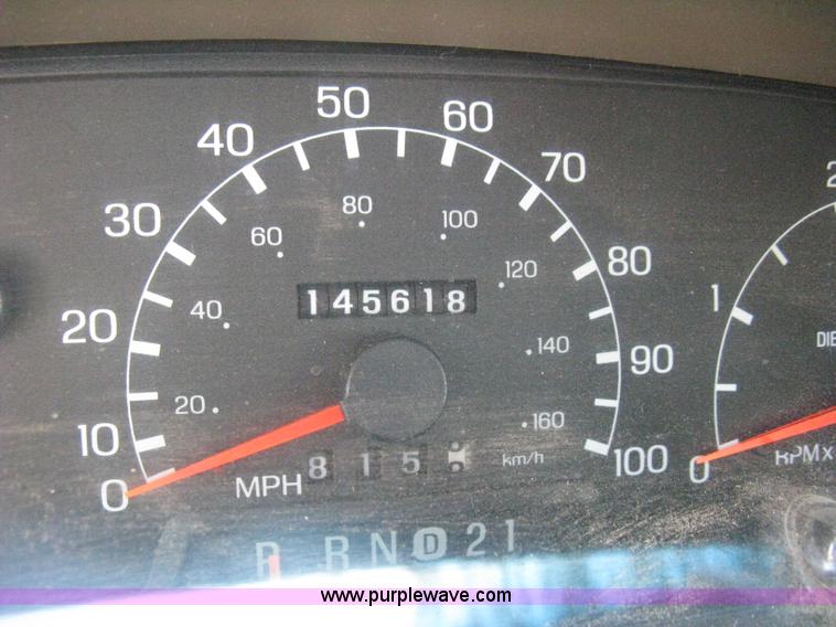 image for item B8062 2000 Ford F350 XLT Super Duty crew cab pickup truck