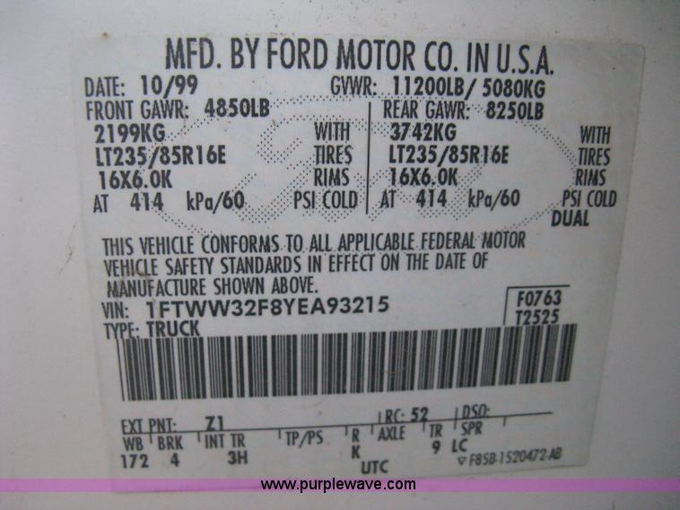 image for item B8062 2000 Ford F350 XLT Super Duty crew cab pickup truck