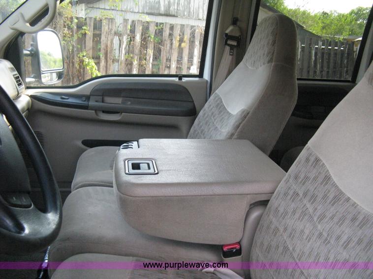 image for item B8062 2000 Ford F350 XLT Super Duty crew cab pickup truck