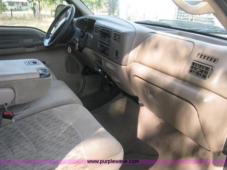 image for item B8062 2000 Ford F350 XLT Super Duty crew cab pickup truck