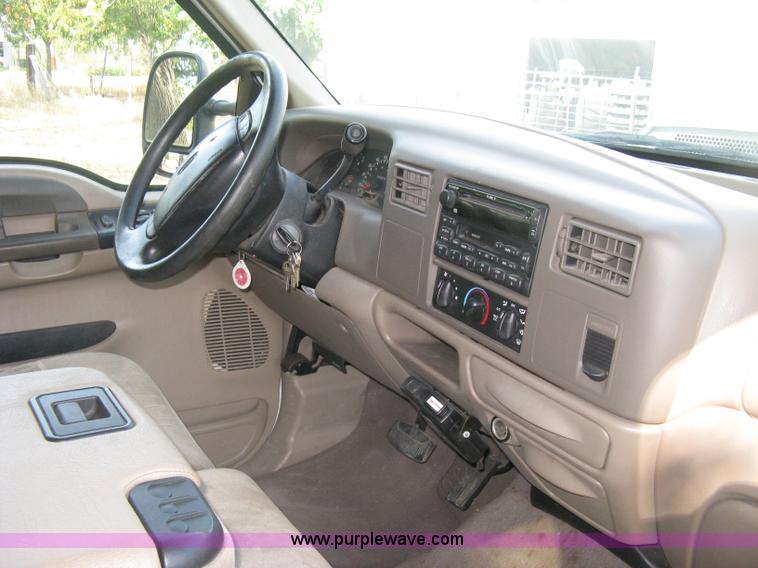 image for item B8062 2000 Ford F350 XLT Super Duty crew cab pickup truck