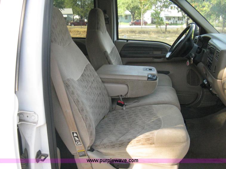 image for item B8062 2000 Ford F350 XLT Super Duty crew cab pickup truck