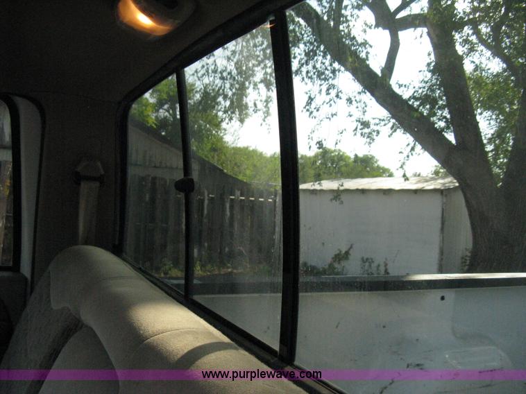 image for item B8062 2000 Ford F350 XLT Super Duty crew cab pickup truck