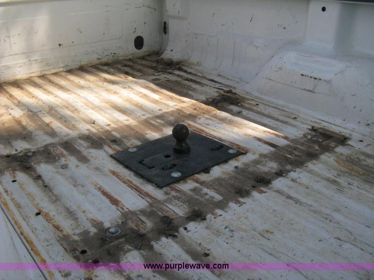 image for item B8062 2000 Ford F350 XLT Super Duty crew cab pickup truck