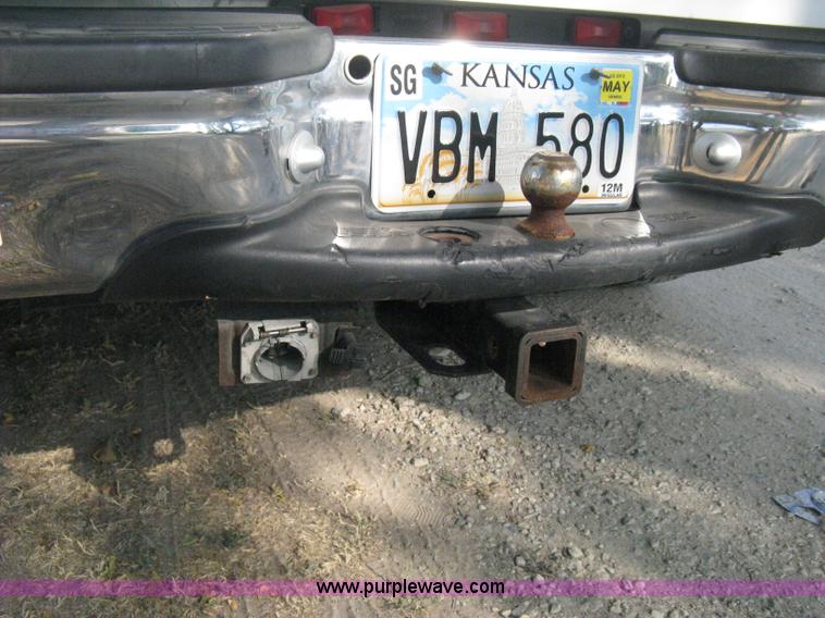 image for item B8062 2000 Ford F350 XLT Super Duty crew cab pickup truck