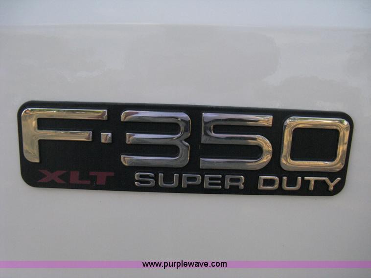 image for item B8062 2000 Ford F350 XLT Super Duty crew cab pickup truck