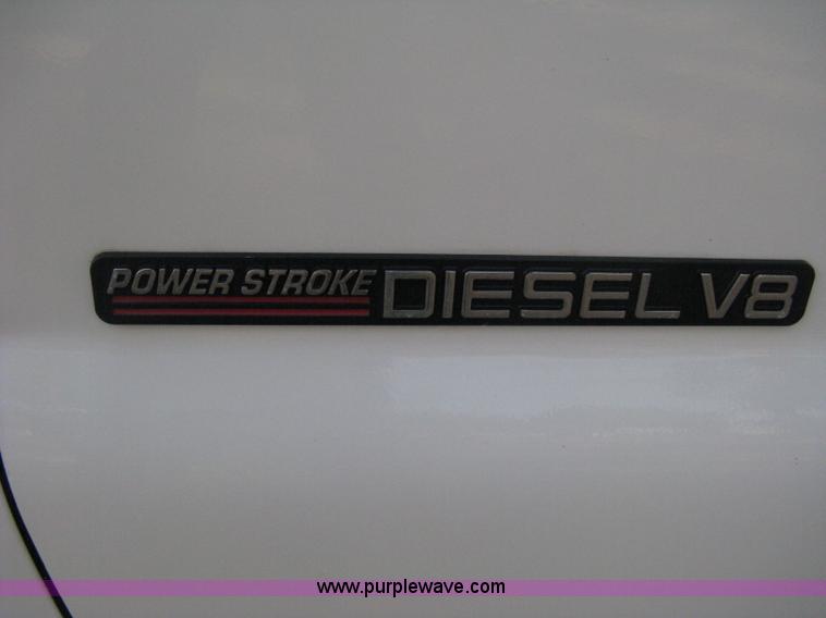 image for item B8062 2000 Ford F350 XLT Super Duty crew cab pickup truck