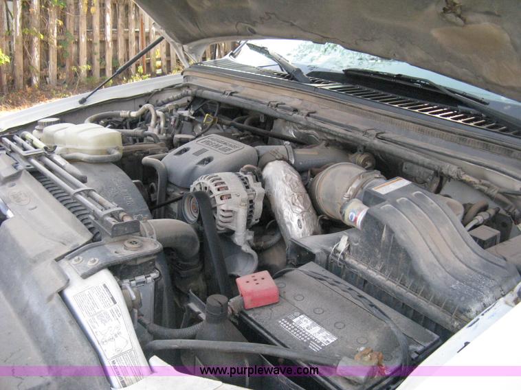 image for item B8062 2000 Ford F350 XLT Super Duty crew cab pickup truck