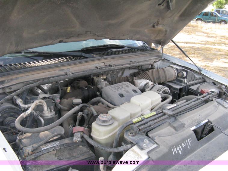 image for item B8062 2000 Ford F350 XLT Super Duty crew cab pickup truck